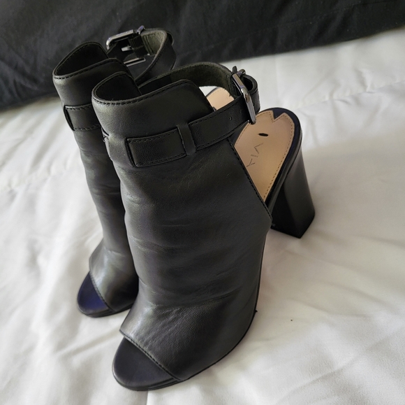 Via Spiga Shoes - Via Spiga Black Open Heeled Leather Fabrizie  Mules